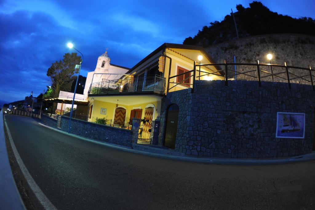 La Mela Blu Bed & Breakfast ฟูโรเร ภายนอก รูปภาพ